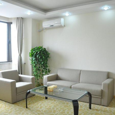 Super 8 Hotel Qingdao Railway Station Gui Zhou Road Exteriér fotografie