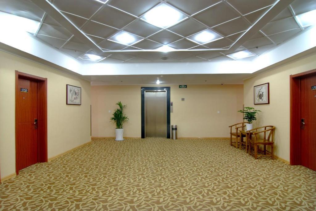 Super 8 Hotel Qingdao Railway Station Gui Zhou Road Exteriér fotografie